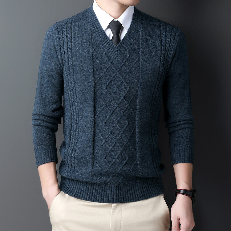 Men's V-Neck Sweater in Modern Cable Pattern Lisslune