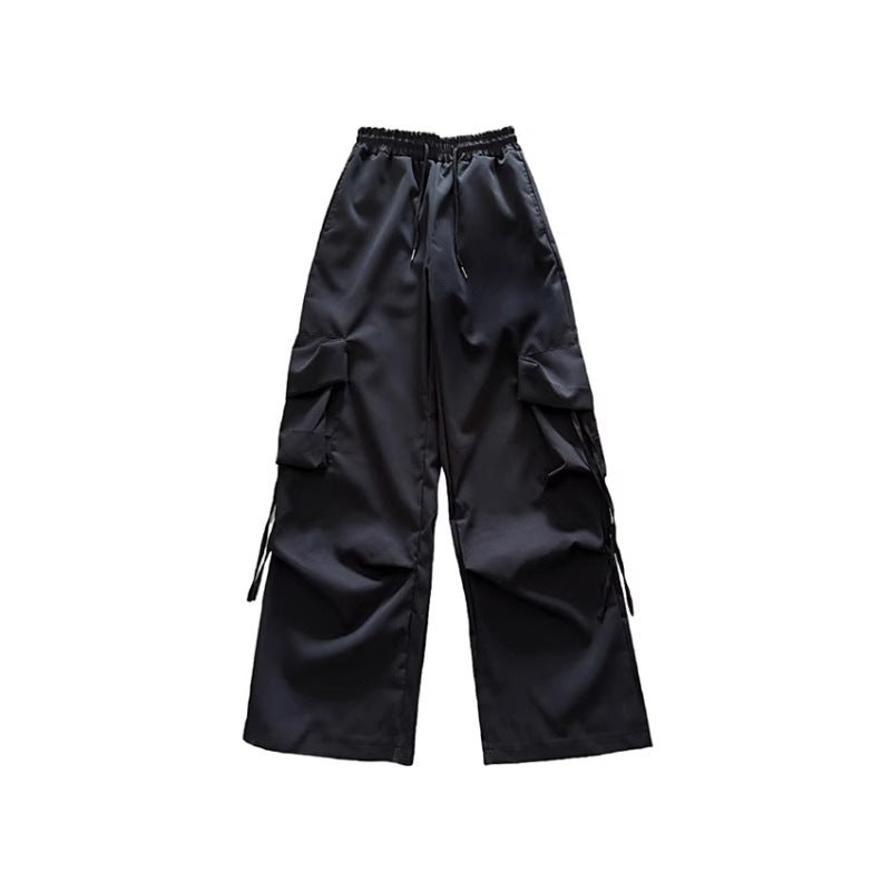 Women’s cargo pants in urban style with side pockets and elastic waistband