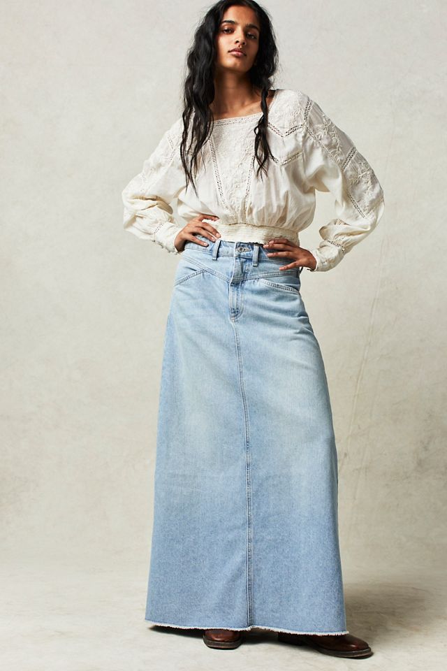 Women's maxi skirt made of black denim with side pockets and a relaxed fit Lisslune