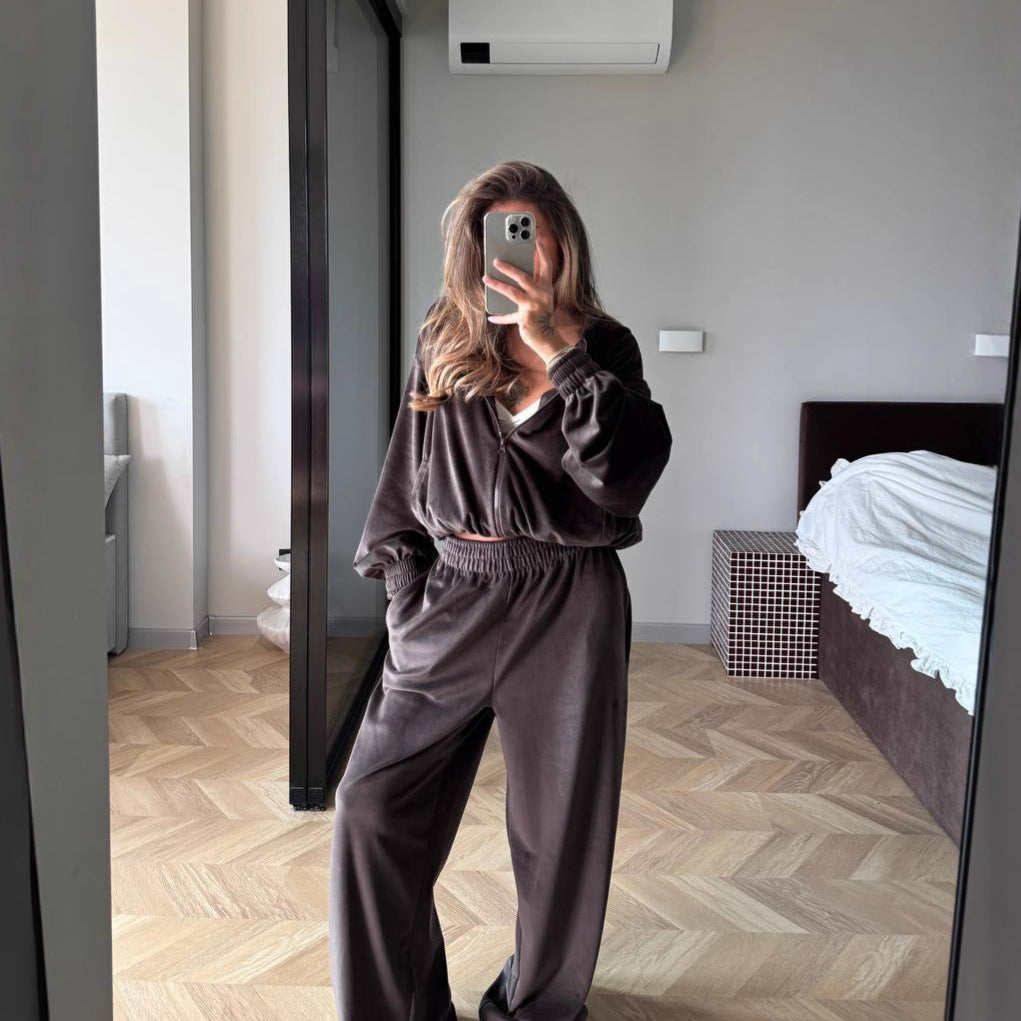 Ladies velour jogging outfit with voluminous sleeves Lisslune