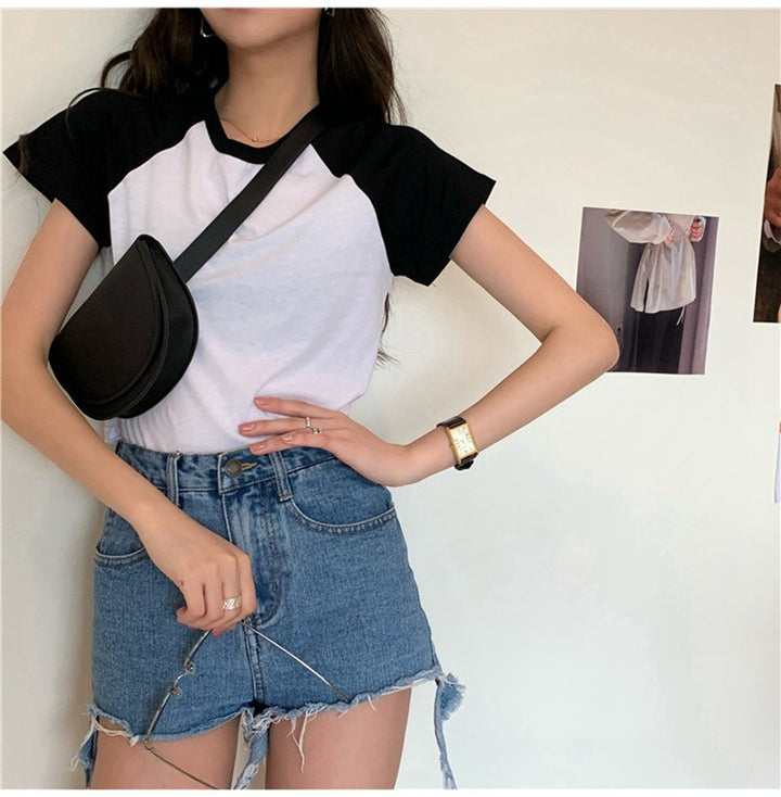 Women's crop top with contrasting sleeves and comfortable cotton blend