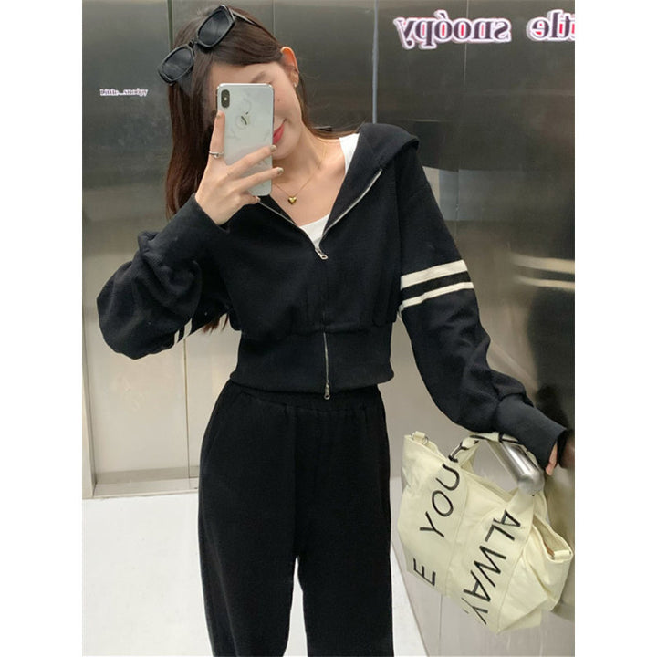 Women's sporty hoodie and jogging pants set with sporty zipper and wide cut Lisslune