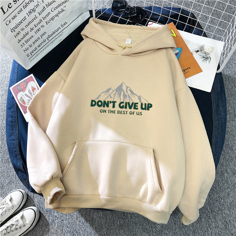 Women's hoodie with motivating mountain design Lisslune