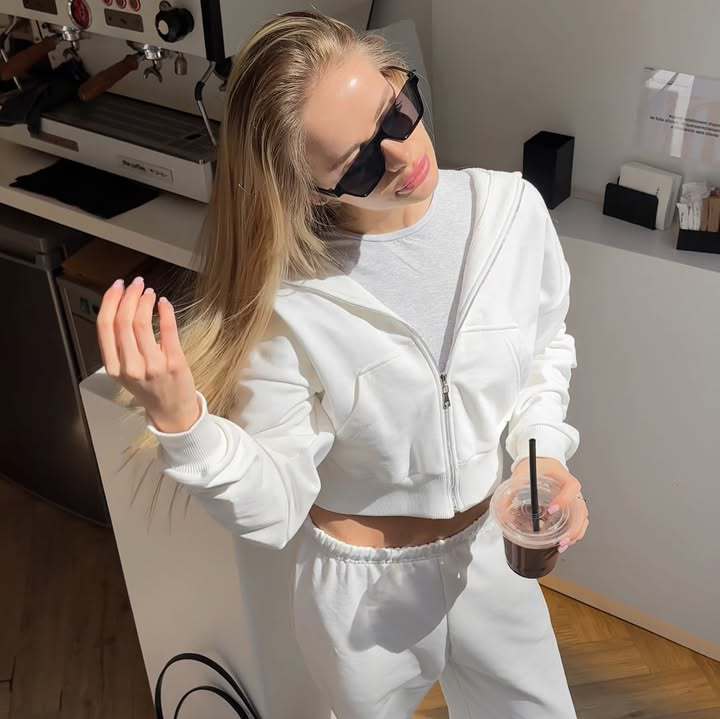 Ladies sporty crop set with hoodie and elastic pants Lisslune