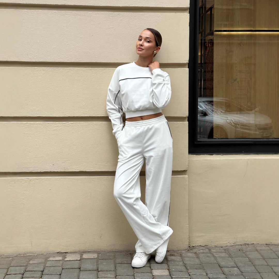 Women’s stylish sweatshirt and relaxed pants Lisslune