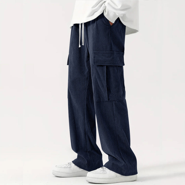 Men's cargo pants with a loose fit and practical side pockets Lisslune