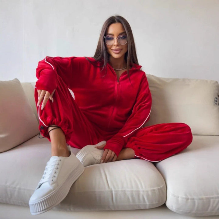 Lady sporty fleece training suit with contrasting details Lisslune