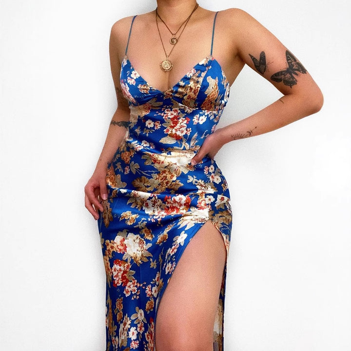 Women's maxi dress with deep V-neck and elegant slit