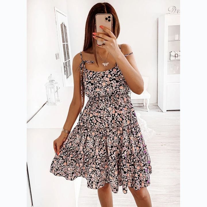 Ladies Wonderland dress with playful floral print and casual fit