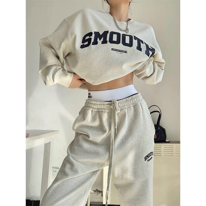 Women's set with cropped sweatshirt and comfortable jogging pants Lisslune