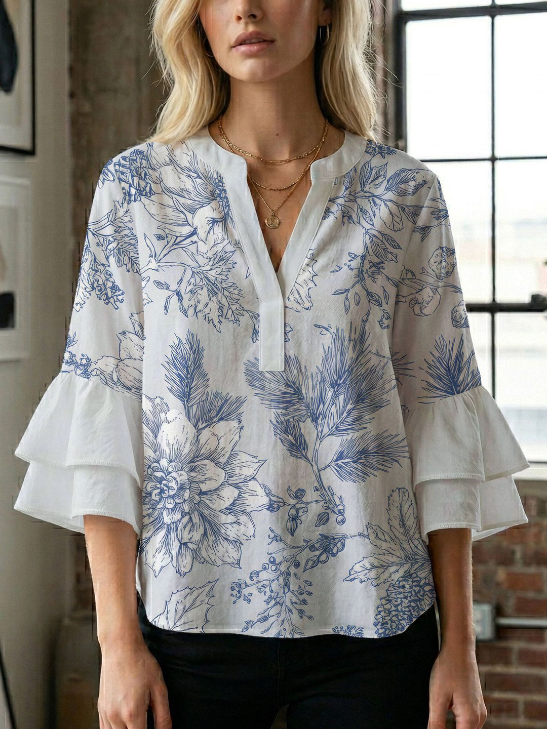 Ladies blouse with beautiful floral design Lisslune