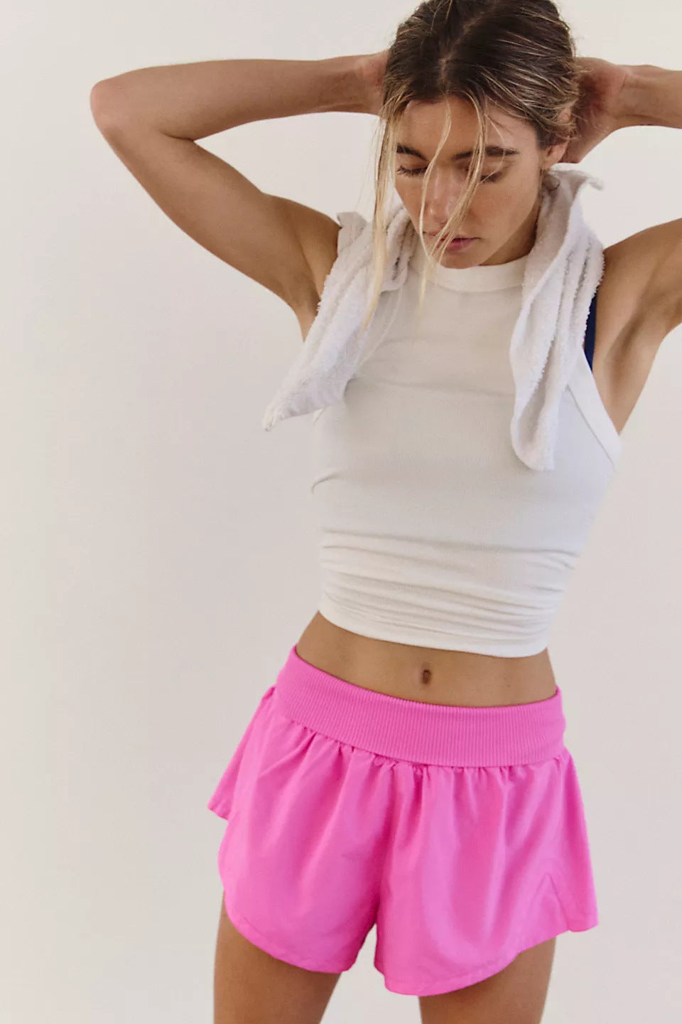 Ladies sporty short-sleeved top with ergonomic cut and side ventilation detail Lisslune