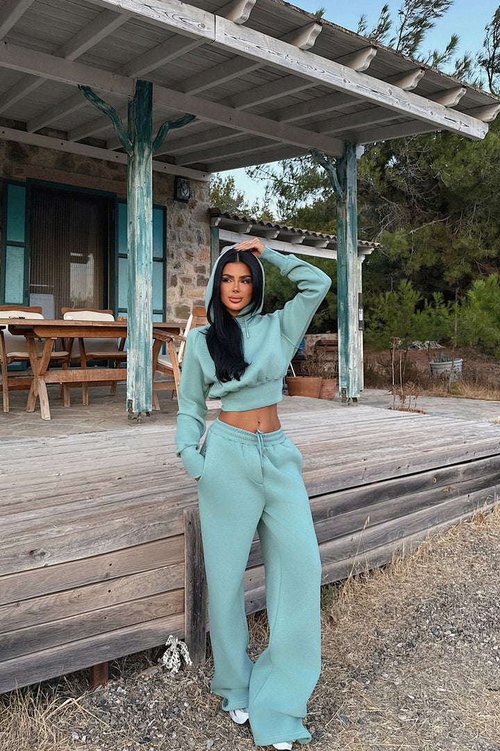 Women's stylish and comfortable cropped hoodie set with elastic waistband Lisslune