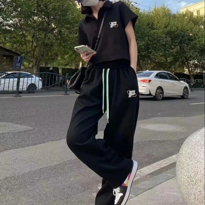 Women's sporty set with short top and joggers Lisslune
