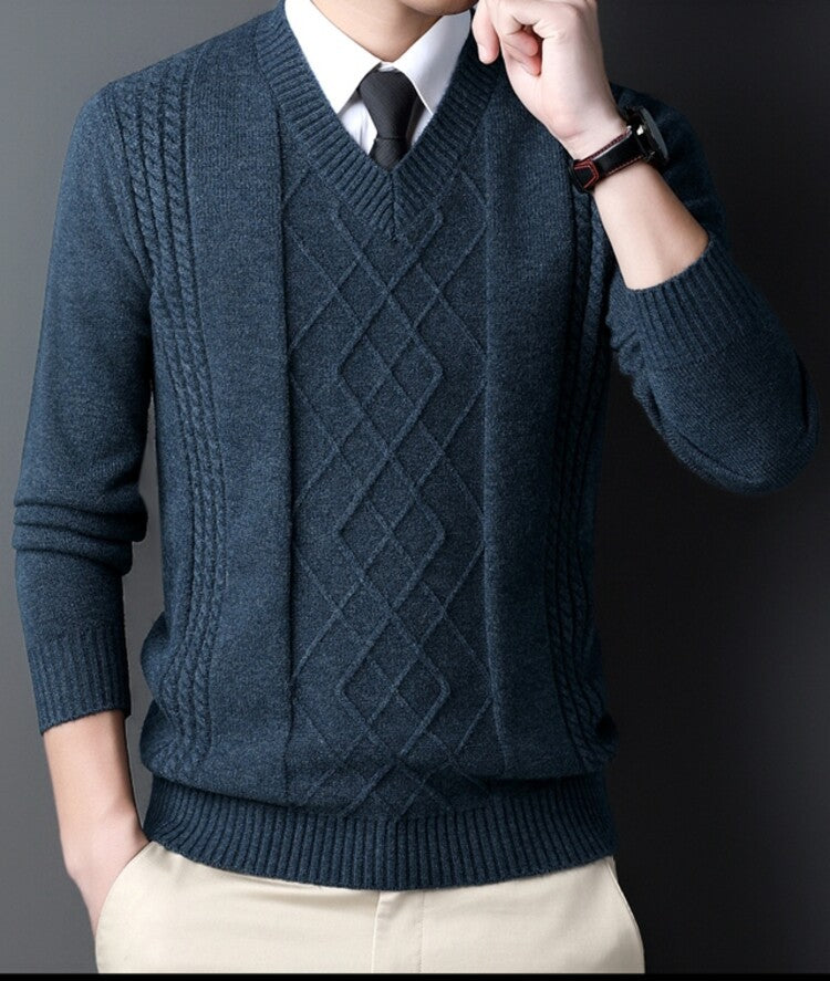 Men's V-Neck Sweater in Modern Cable Pattern Lisslune