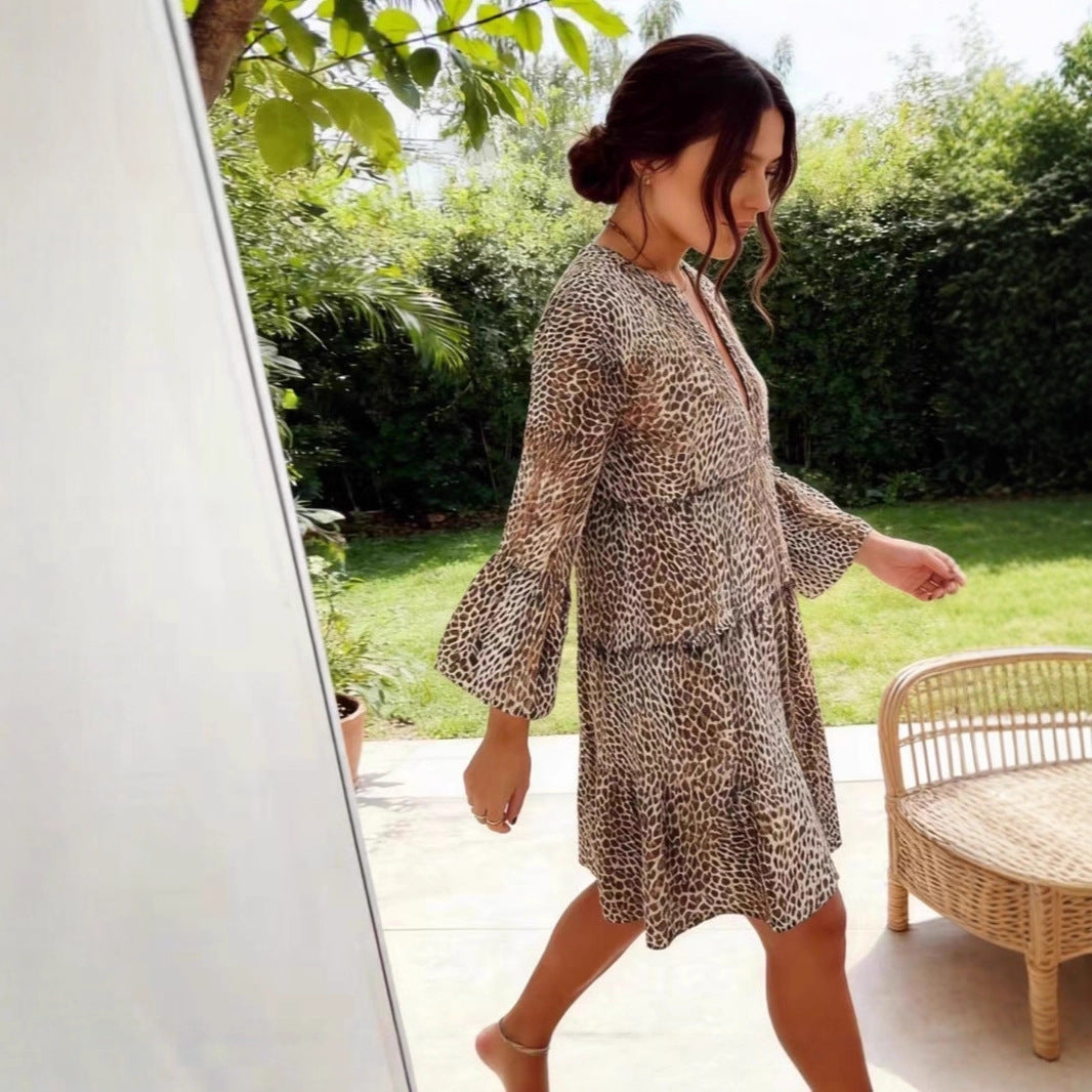 Women's airy shirt dress with smooth cut and elegant animal motif Lisslune