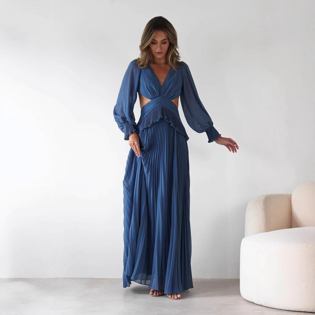 Women’s maxi dress with a wide cut and ruffle details