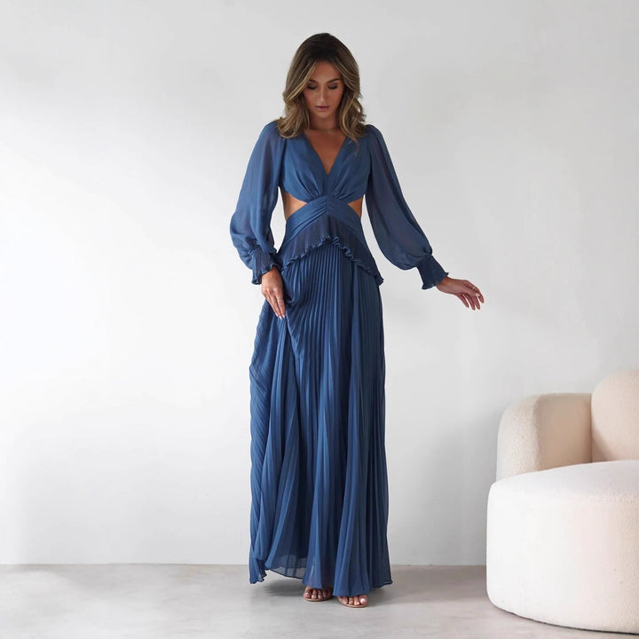Women’s maxi dress with a wide cut and ruffle details