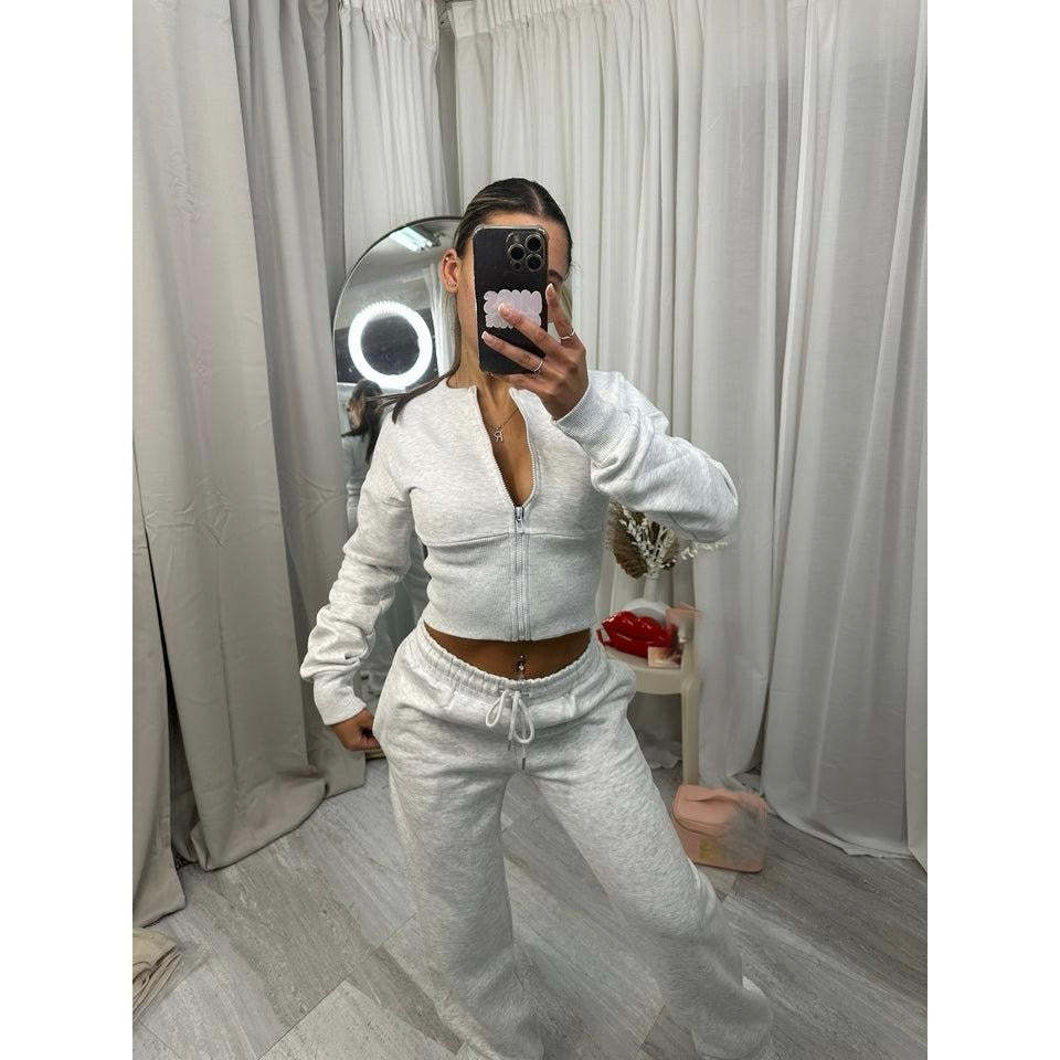Ladies sporty two-piece set with cropped zip pullover and comfortable joggers Lisslune