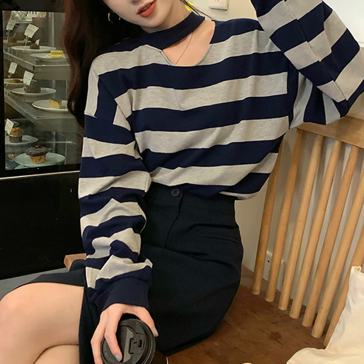 Women’s long sleeve shirt with modern stripes and an elegant neckline