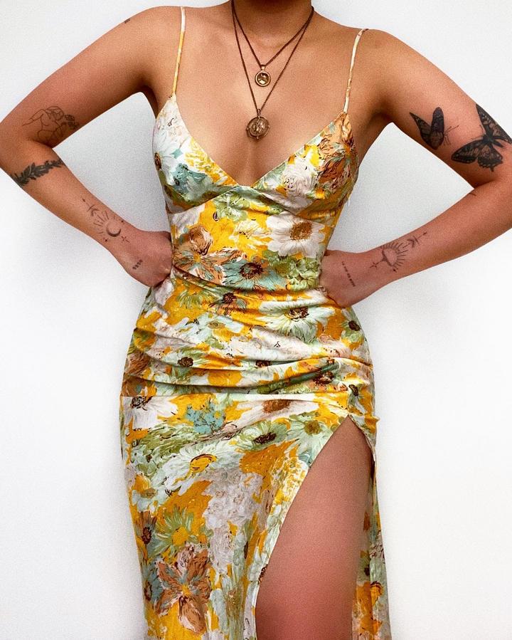 Women's maxi dress with deep V-neck and elegant slit