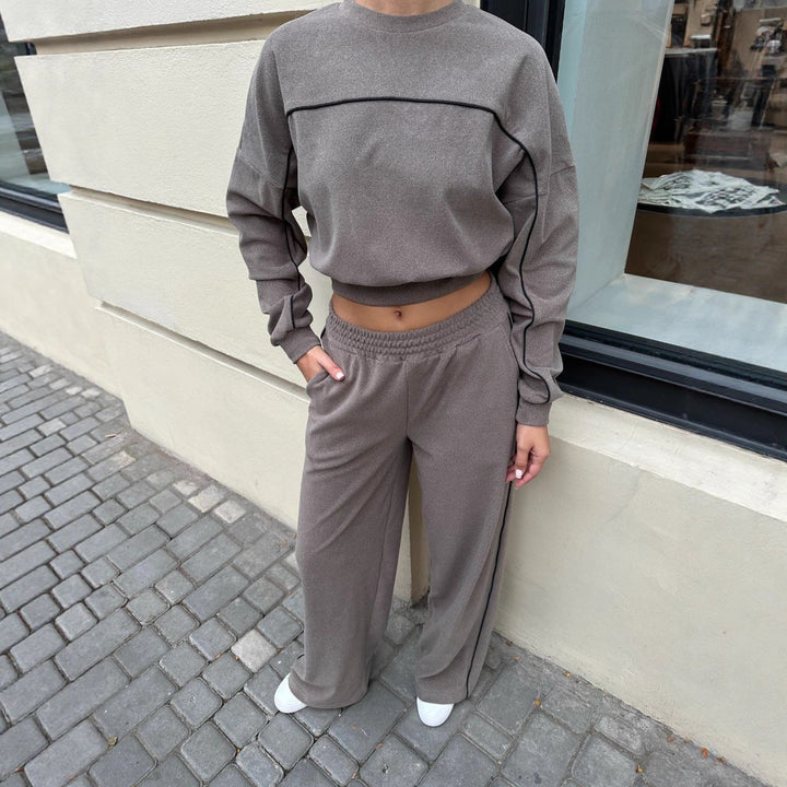 Women’s stylish sweatshirt and relaxed pants Lisslune