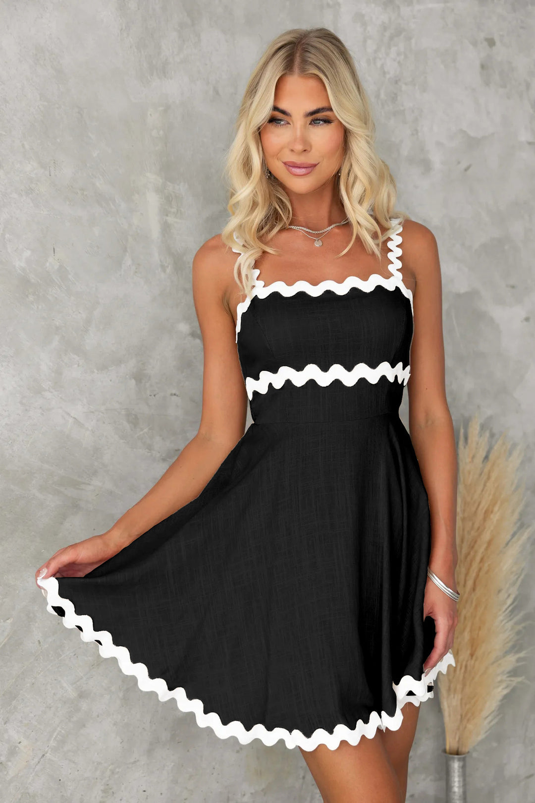 Women's casual dress with voluminous ruffles and decorative wave hem