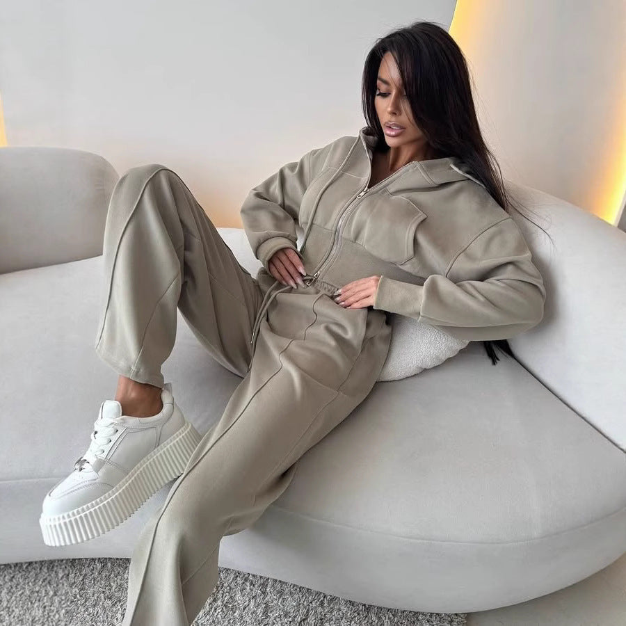 Lady sporty loungewear set with hood and wide leg cut Lisslune