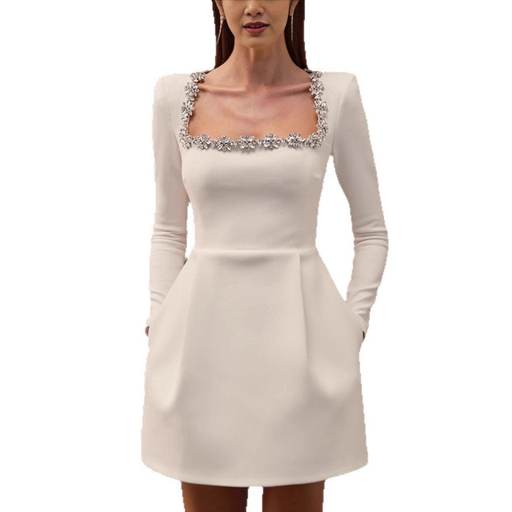Damen Elegantes Samtkleid mit Blumenapplikationen und U-Boot-Ausschnitt Lisslune