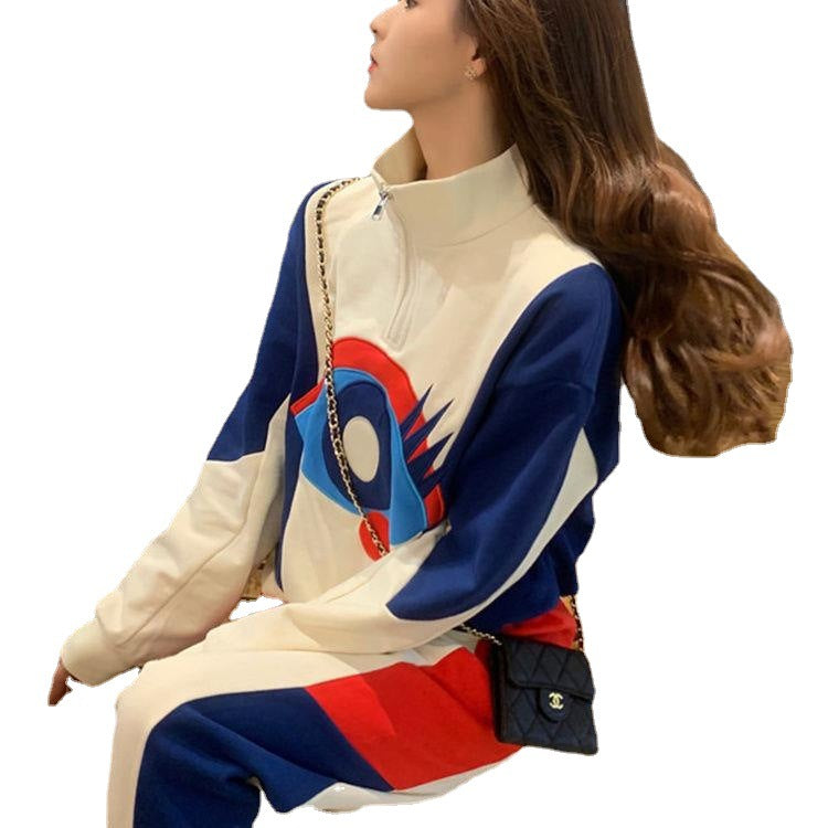 Women's sporty suit with high collar and modern graphic design Lisslune