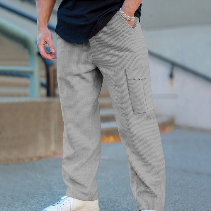 Men's cargo joggers with practical side pockets and elastic waistband Lisslune