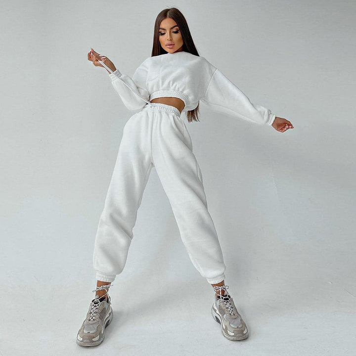 Women's sporty cropped sweat set with elastic waistband and practical pockets Lisslune