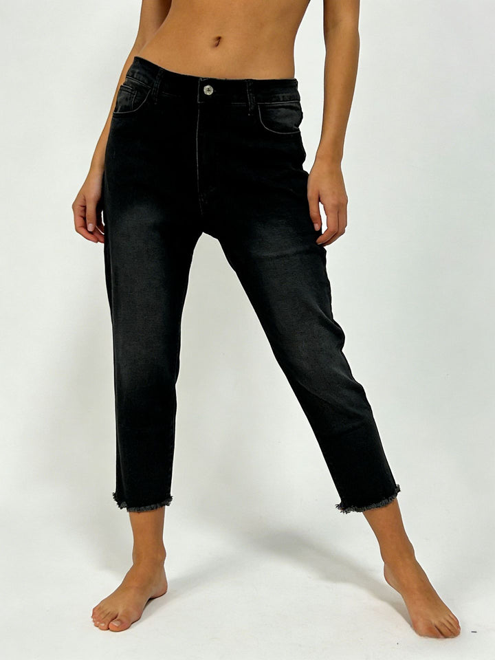 Women's casual high-waist jeans with frayed hem and trendy cut Lisslune