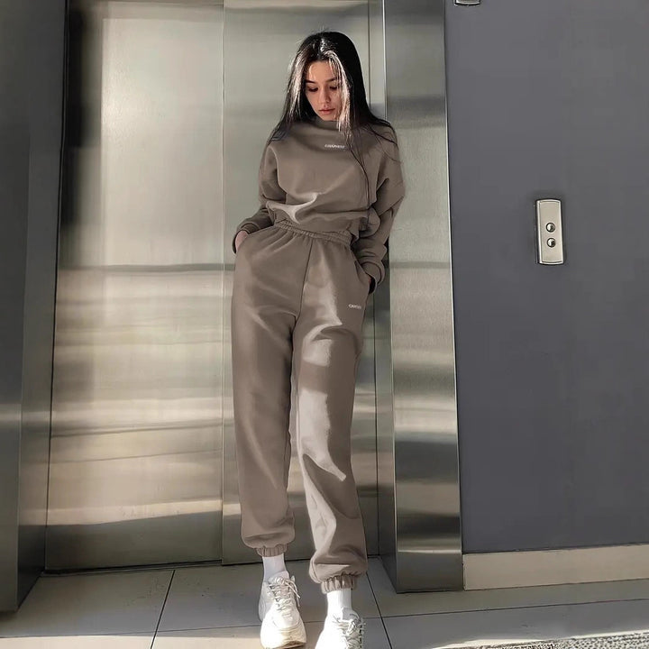 Women's tracksuit with soft inner lining and elastic fit Lisslune