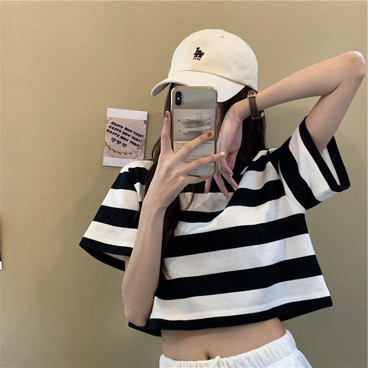 Women Cropped T-Shirt with Striped Pattern and Casual Cut Lisslune
