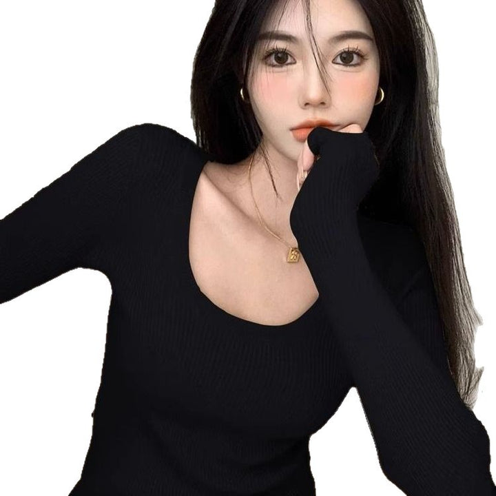 Women's long sleeve shirt with deep round neck and fine rib structure