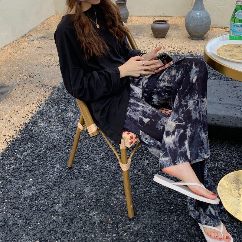 Women’s casual jersey pants with a low waist and trendy tie-dye design