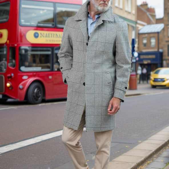 Men's fashionable trench coat with practical pockets and modern cut Lisslune