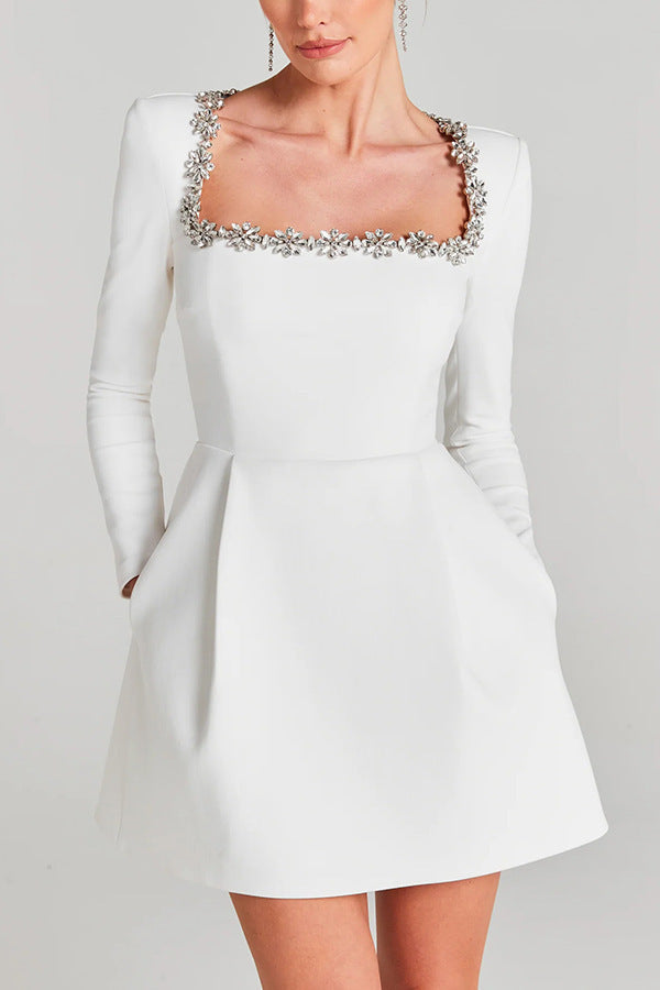 Damen Elegantes Samtkleid mit Blumenapplikationen und U-Boot-Ausschnitt Lisslune