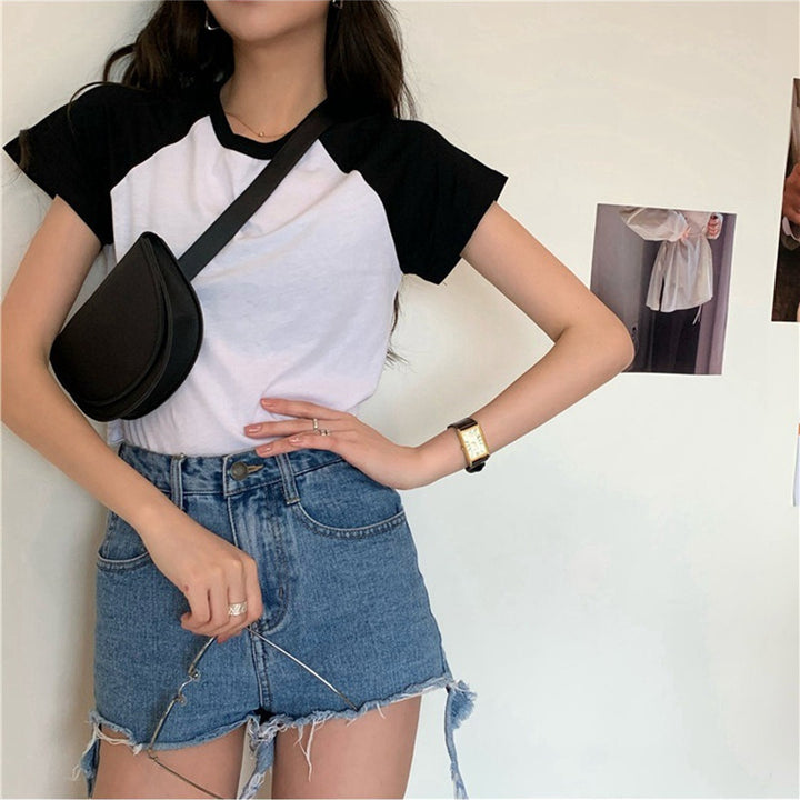 Women's crop top with contrasting sleeves and comfortable cotton blend
