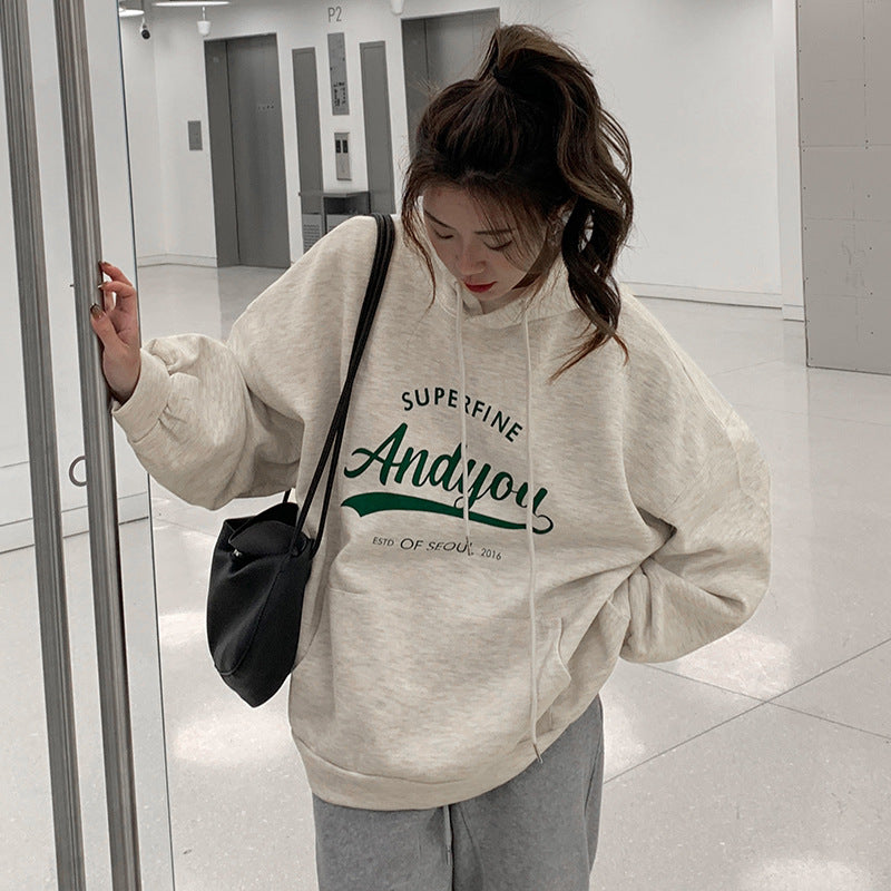 Women's hoodie with modern lettering and casual fit