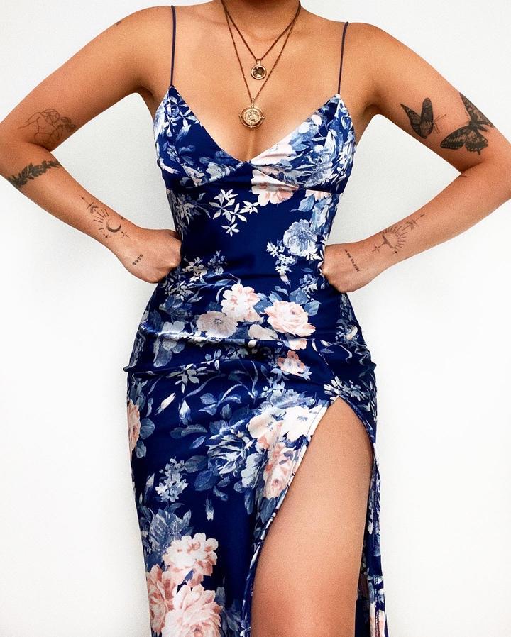 Women's maxi dress with deep V-neck and elegant slit