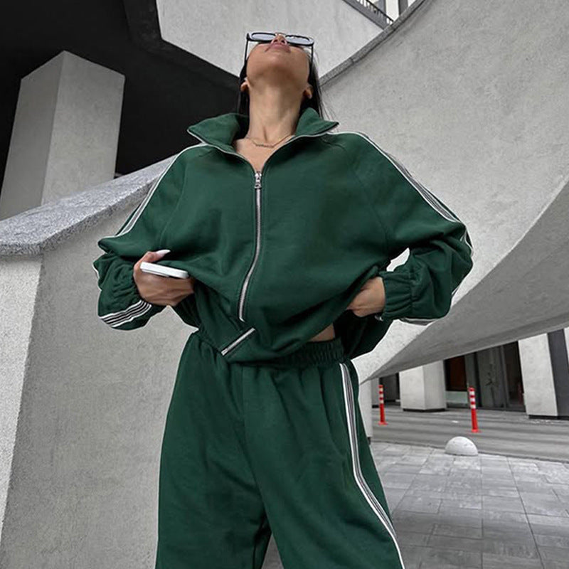 Women's sporty fleece loungewear set with practical pockets and high collar Lisslune