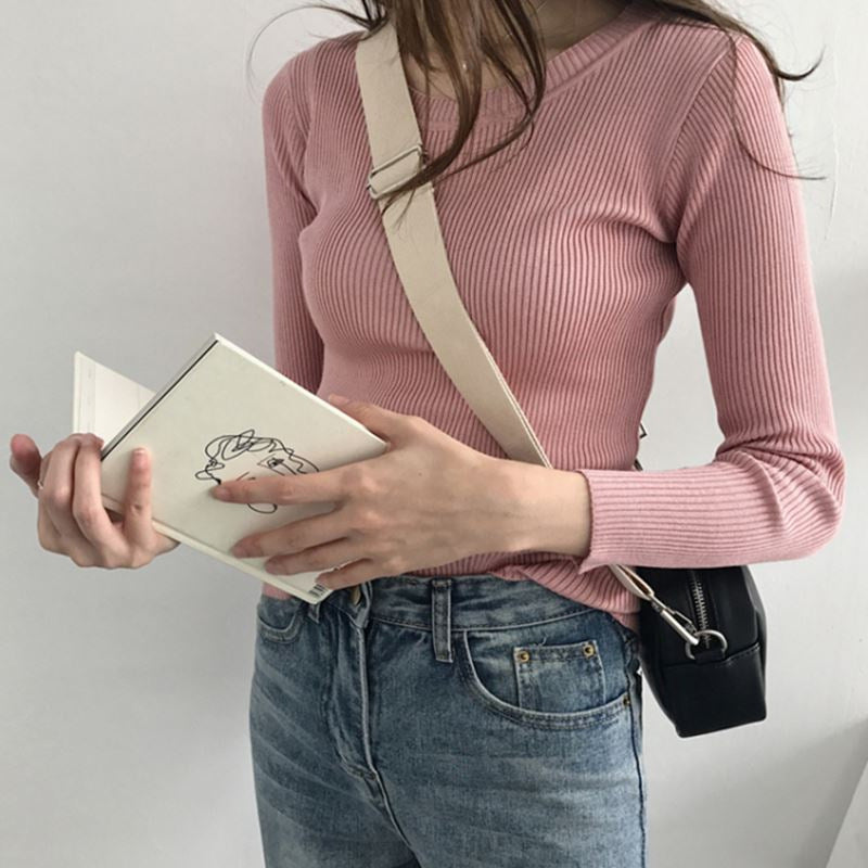 Women elegantly cut long sleeve top made of ribbed knit Lisslune