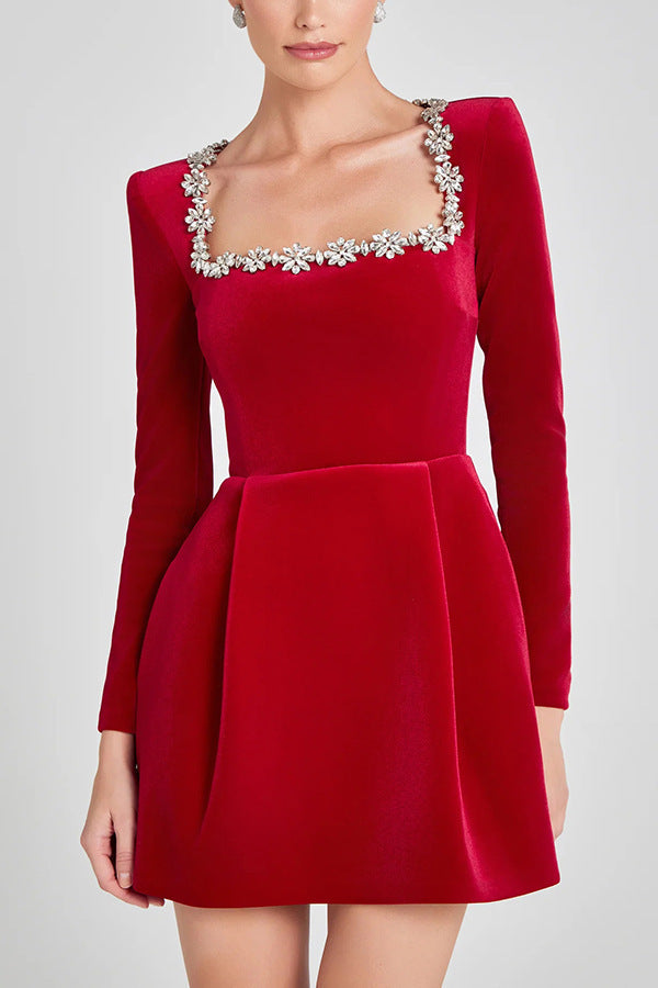 Damen Elegantes Samtkleid mit Blumenapplikationen und U-Boot-Ausschnitt Lisslune