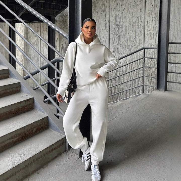 Women's sporty hoodie with elegant cut Lisslune