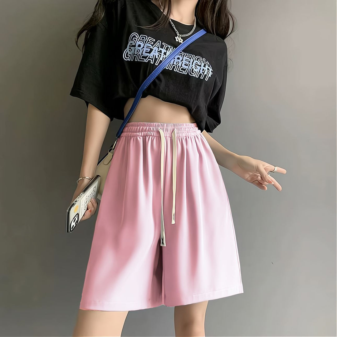 Women's casual sports shorts with elastic waistband and practical side pockets