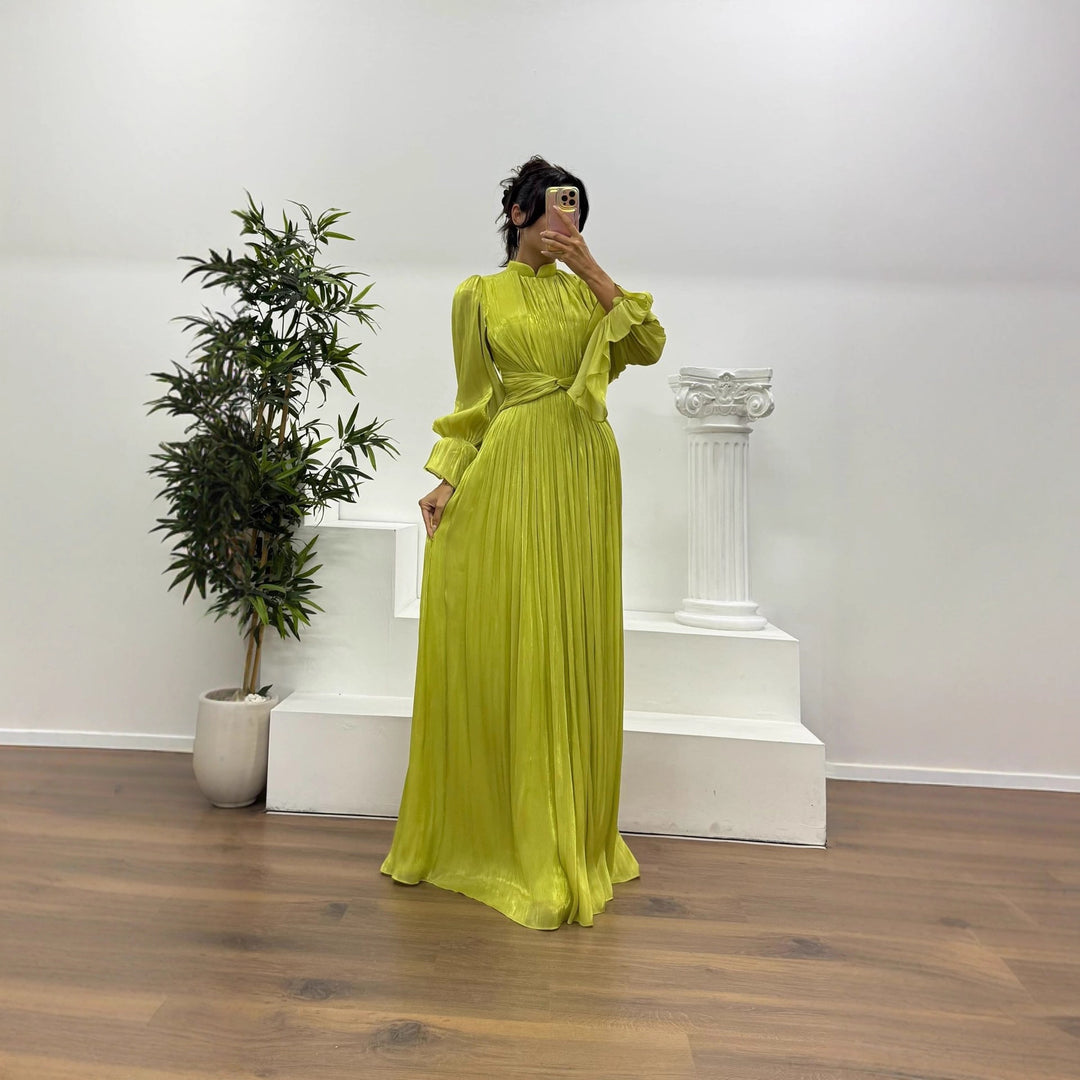 Women's maxi dress with a figure-flattering cut and elegant gathering