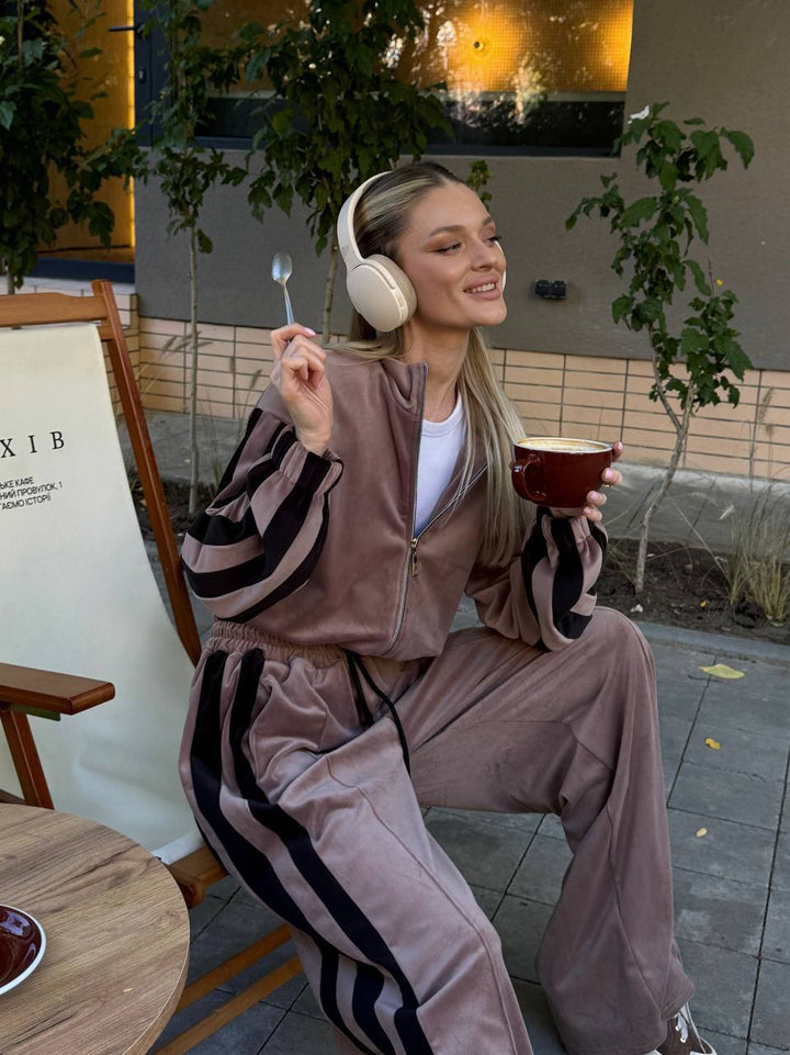 Women's sporty velour tracksuit with contrasting color stripes Lisslune
