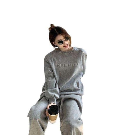 Women's Urban Lounge Outfit with oversized sweatshirt and casual joggers Lisslune